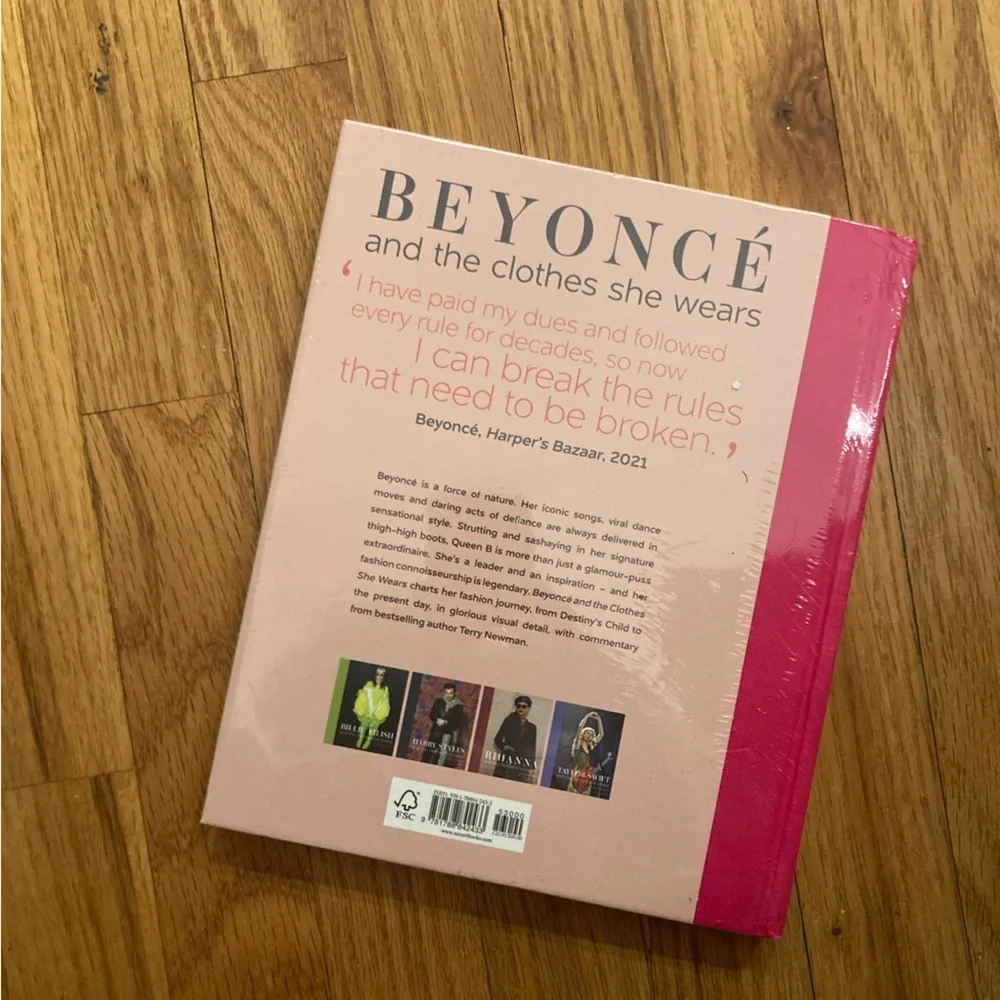 Beyoncé and the clothes she wears by Terry Newman  -Hardcover Book - Sealed